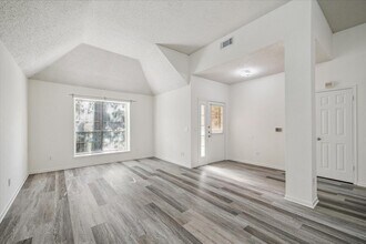 143 W Village Knoll Cir in Spring, TX - Building Photo - Building Photo