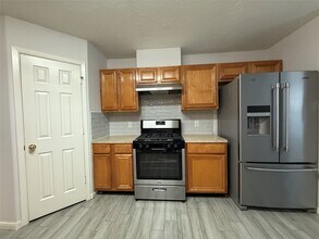 6534 Carly Park Way in Houston, TX - Foto de edificio - Building Photo