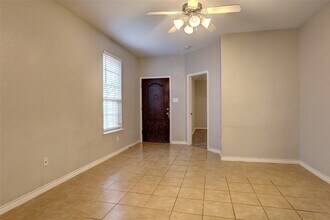 5916 Round Up Ln in McKinney, TX - Foto de edificio - Building Photo