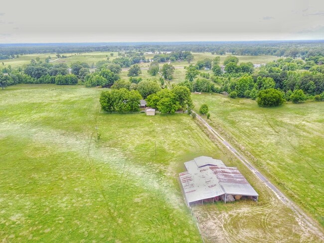 10456 US Hwy 271 N in Gilmer, TX - Building Photo - Building Photo