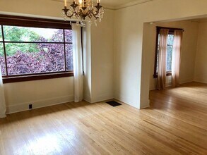 2635 Nob Hill Ave N in Seattle, WA - Building Photo - Building Photo