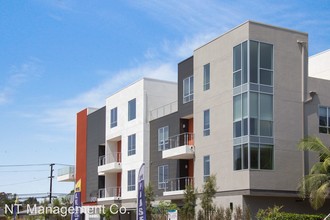 11929 Courtleigh Dr-Unit -Apt. 307 in Los Angeles, CA - Building Photo - Building Photo