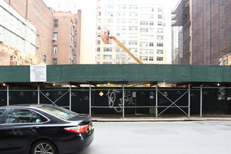 145 E 60th St in New York, NY - Building Photo - Building Photo