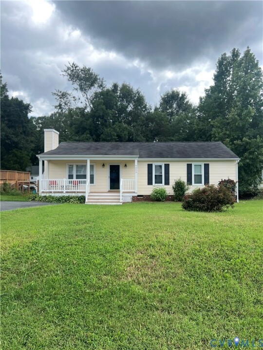 9055 Castle Point Rd in Glen Allen, VA - Building Photo