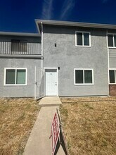 38457 10th Pl E in Palmdale, CA - Foto de edificio - Building Photo