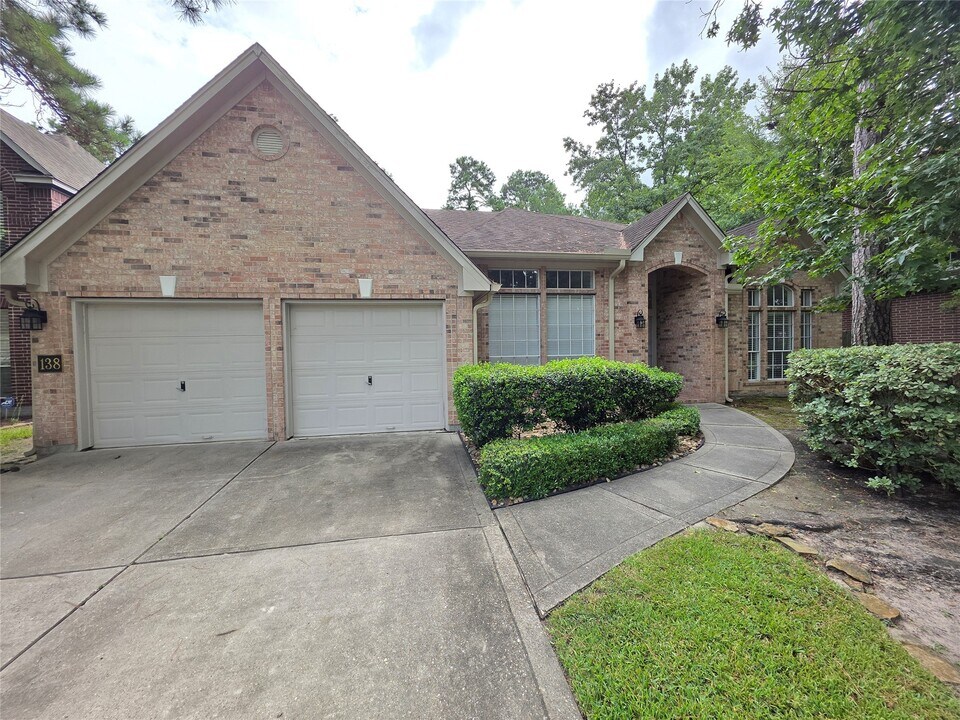 138 Summer Storm Pl in Spring, TX - Foto de edificio