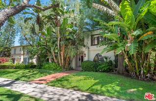 340 N Oakhurst Dr in Beverly Hills, CA - Building Photo