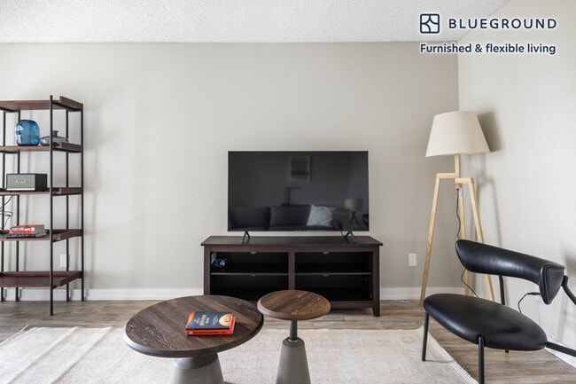 615 S Catalina Ave-Unit -FL2-ID438 in Redondo Beach, CA - Foto de edificio - Building Photo