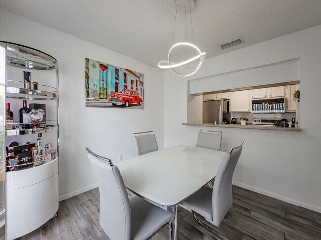 724 Kensington Lake Cir in Brandon, FL - Building Photo - Building Photo