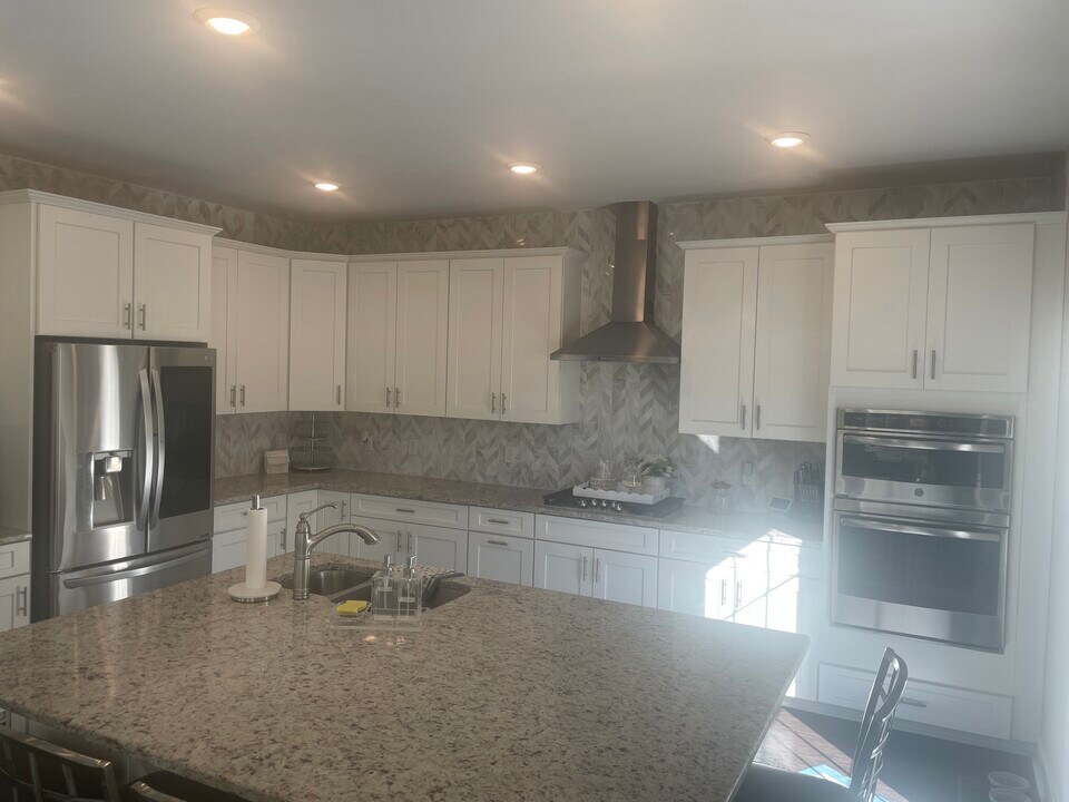 1529 Paxton Ln in Monroe Township, NJ - Building Photo