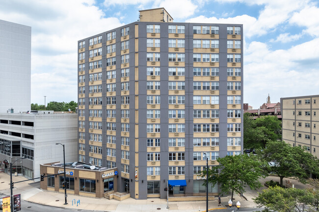 Sheridan Lake - 6401 N Sheridan Rd in Chicago, IL - Foto de edificio - Building Photo