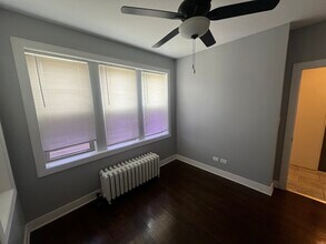 5437 N Sawyer Ave, Unit 1 in Chicago, IL - Building Photo - Building Photo