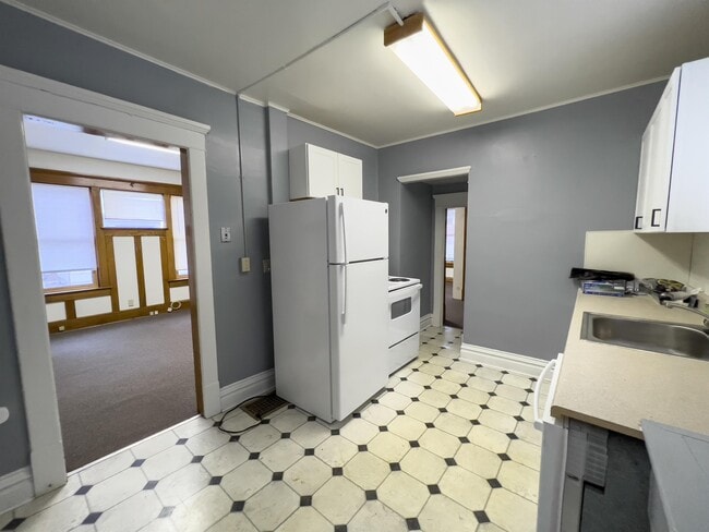 921 Linden Grove Ave in Lansing, MI - Building Photo - Building Photo