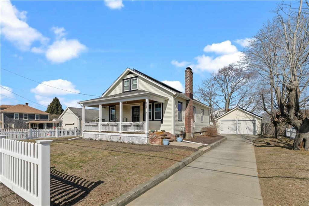 123 Beacon St in Middletown, RI - Building Photo
