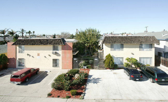 4330-4336 Estrella Ave in San Diego, CA - Foto de edificio - Building Photo