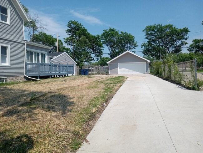 6460 N 91st St in Milwaukee, WI - Building Photo - Building Photo