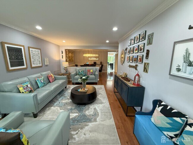 37 Dorchester Dr in East Brunswick, NJ - Building Photo - Building Photo