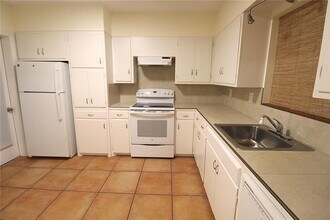 2200 Rose St in Sarasota, FL - Building Photo - Building Photo