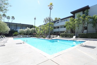 Paradise Gardens Apartment Homes in Long Beach, CA - Building Photo - Building Photo