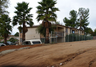 Kalmia Street Apartments in Fallbrook, CA - Building Photo - Building Photo