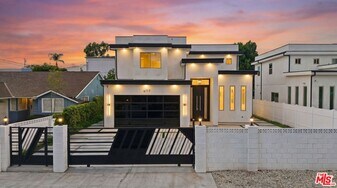 6717 Sunnyslope Ave in Los Angeles, CA - Building Photo