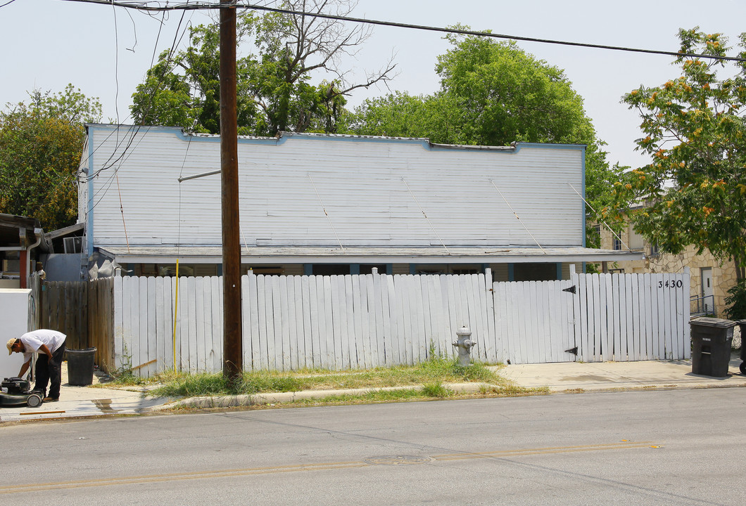 3430 S Flores St in San Antonio, TX - Building Photo