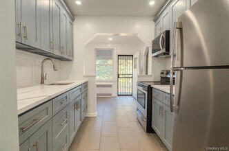 1059 Burke Ave in Bronx, NY - Building Photo - Building Photo