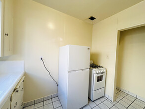 3510 S Bronson Ave, Unit .5 in Los Angeles, CA - Building Photo - Building Photo