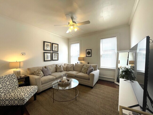 62 Montcalm Ave, Unit 1 in Boston, MA - Foto de edificio - Building Photo