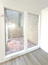 1025 Fountain View Dr in Houston, TX - Building Photo - Building Photo