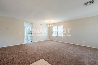 610 W Racine Loop in Casa Grande, AZ - Building Photo - Building Photo
