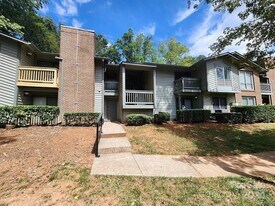 5012 Sardis Rd in Charlotte, NC - Building Photo