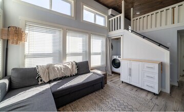 8220 Canoga Ave in Austin, TX - Building Photo - Building Photo