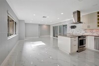 8325 SW 150th Dr in Palmetto Bay, FL - Foto de edificio - Building Photo