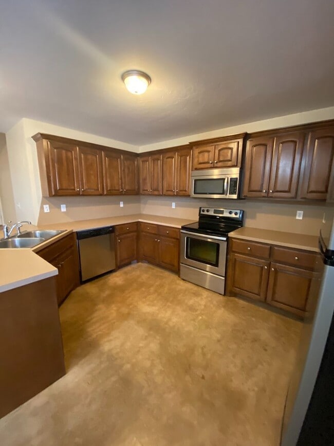 2428 Ellis Dr in Shawnee, OK - Building Photo - Building Photo