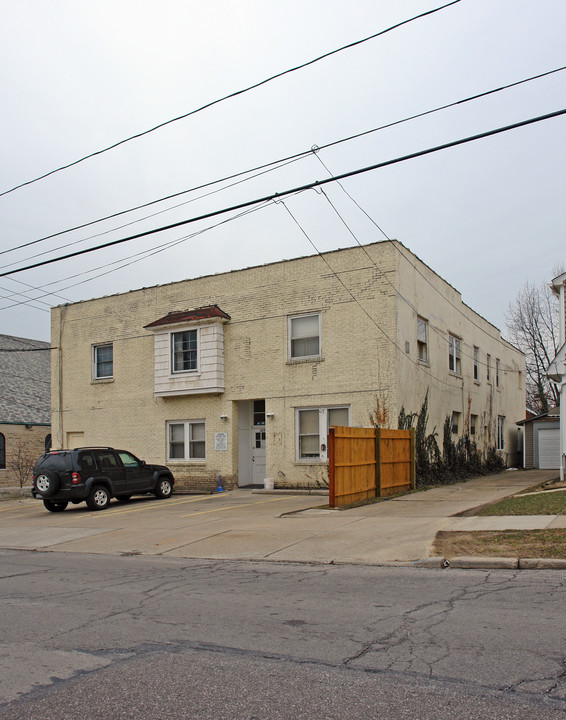 2090 16th St SW in Akron, OH - Building Photo