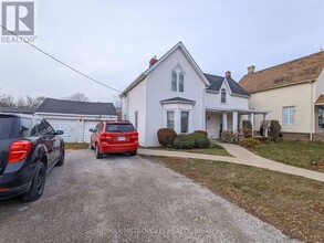 529 Christina St N in Sarnia, ON - Building Photo - Building Photo