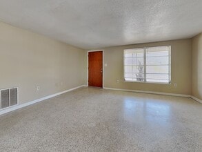10632 Laburnum Dr in Port Richey, FL - Building Photo - Building Photo