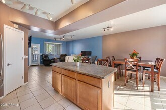 3250 W Greenway Rd in Phoenix, AZ - Building Photo - Building Photo