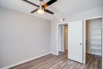 Tides on Southern in Mesa, AZ - Building Photo - Interior Photo