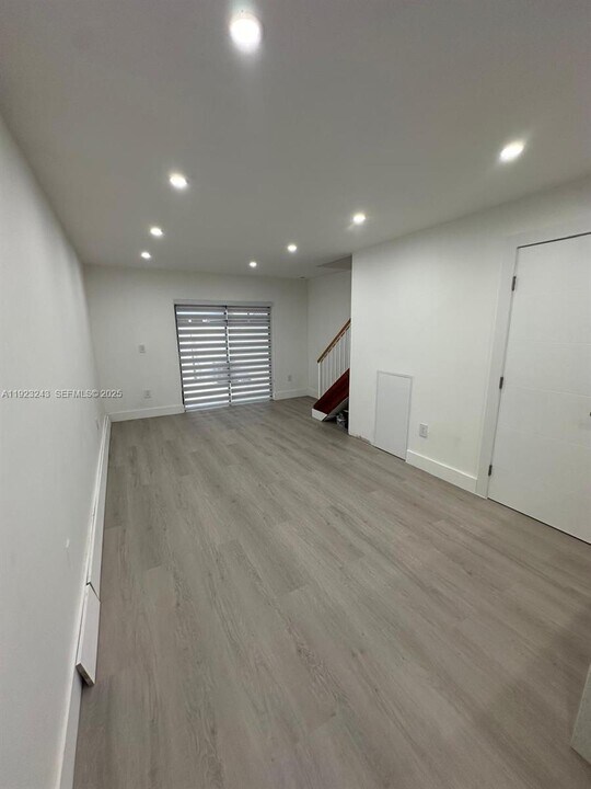 12045 SW 18th St in Miami, FL - Building Photo