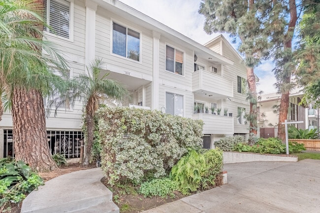 1535 Granville Ave, Unit #101 in Los Angeles, CA - Building Photo - Building Photo