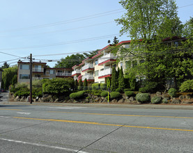 Magnolia Manor Apartments in Seattle, WA - Building Photo - Building Photo