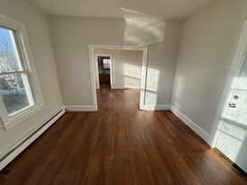 52 Cedar Street, Unit Apt 1R in Haverhill, MA - Foto de edificio - Building Photo