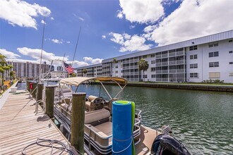 3600 NE 170th St in North Miami Beach, FL - Building Photo - Building Photo