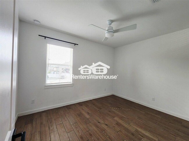 8430 Bay Rdg Cir in Beach City, TX - Building Photo - Building Photo