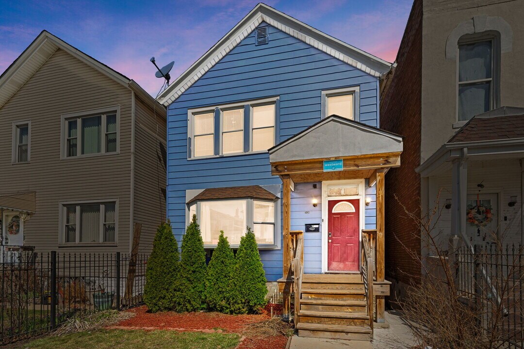 2436 W Fillmore St in Chicago, IL - Building Photo