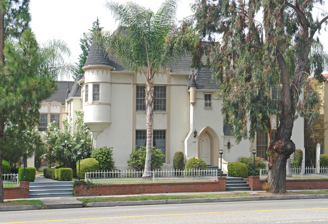 Olympic Castle in Los Angeles, CA - Foto de edificio - Building Photo