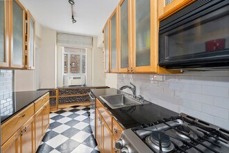 25 Central Prk W in New York, NY - Building Photo - Building Photo