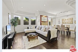 12044 Hoffman St-Unit -PH3 in Los Angeles, CA - Building Photo - Building Photo